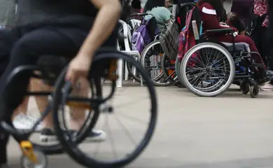O Ministério da Saúde anunciou a criação de 15 novos Centros Especializados em Reabilitação (CER) para atendimento e cuidado de pessoas com deficiência. Essas unidades serão distribuídas por 13 cidades.